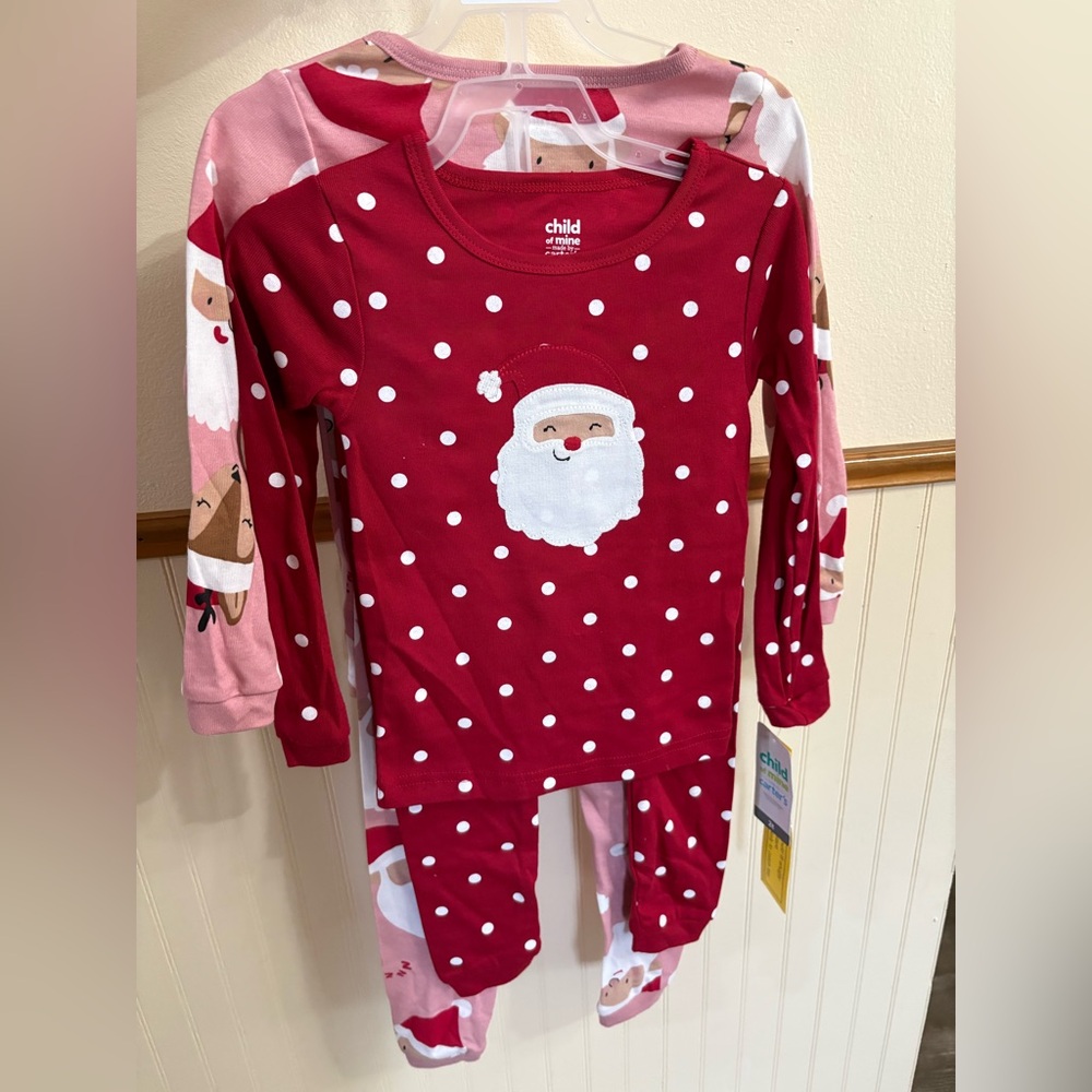 Carters Child of Mine Santa &
Reindeer NWT 4 Piece Set 
SIZES -18 M *2T * LEFT